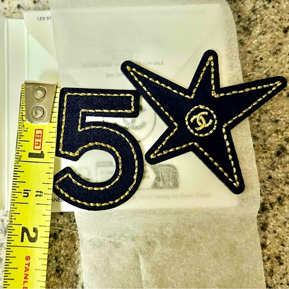 CHANEL Beaute Black and Gold Star and Number 5 Embellishments - Picture 4 of 8